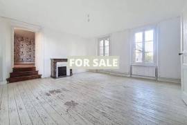 Detached Country House with Outbuilding Detached Country House with Outbuilding