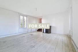 Detached Country House with Outbuilding Detached Country House with Outbuilding