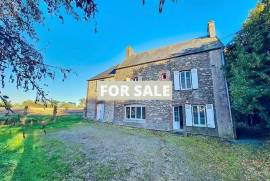 Detached Country House with Outbuilding