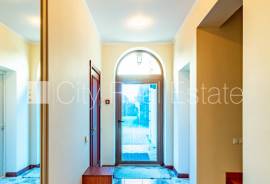 Detached house for rent in Riga district, 332.00m2