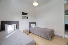 2 Bedroom Modern Apartment - Universal, Paphos