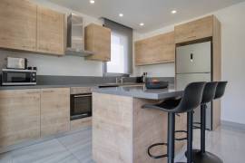 2 Bedroom Modern Apartment - Universal, Paphos