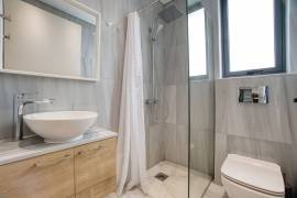 2 Bedroom Modern Apartment - Universal, Paphos