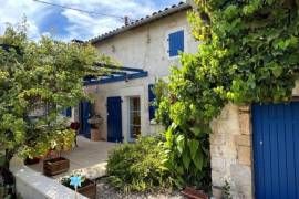 Beautiful Charentaise House with a Pleasant Private Courtyard. Near Mansle - €186,000