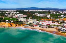 EXCLUSIVE FARM NEXT TO GOLF COURSE AND VAU BEACH