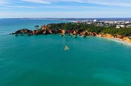 EXCLUSIVE FARM NEXT TO GOLF COURSE AND VAU BEACH