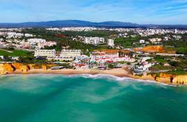 EXCLUSIVE FARM NEXT TO GOLF COURSE AND VAU BEACH