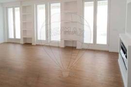 Exclusive Penthouse in Linda-a-Velha with Open Views over the Tejo River and the Sea