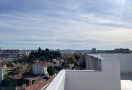 Exclusive Penthouse in Linda-a-Velha with Open Views over the Tejo River and the Sea