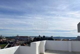 Exclusive Penthouse in Linda-a-Velha with Open Views over the Tejo River and the Sea