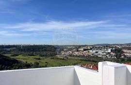 Exclusive Penthouse in Linda-a-Velha with Open Views over the Tejo River and the Sea