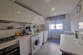 ✨ Semi-Refurbished 2-Bedroom Apartment in Bairro Alto da Loba – Paço de Arcos ✨