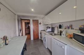 ✨ Semi-Refurbished 2-Bedroom Apartment in Bairro Alto da Loba – Paço de Arcos ✨ ✨ Semi-Refurbished 2-Bedroom Apartment in Bairro Alto da Loba – Paço de Arcos ✨