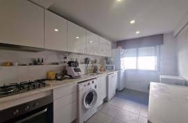 ✨ Semi-Refurbished 2-Bedroom Apartment in Bairro Alto da Loba – Paço de Arcos ✨ ✨ Semi-Refurbished 2-Bedroom Apartment in Bairro Alto da Loba – Paço de Arcos ✨