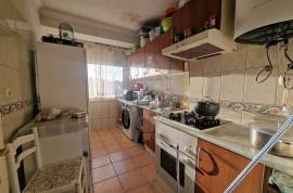 Two-bedroom apartment for rent, located on Rua Vasco da Gama in Cacém, in a quiet residential area well served by shops, services, and public transport. Two-bedroom apartment for rent, located on Rua Vasco da Gama in Cacém, in a quiet residential area well served by shops, services, and public transport.