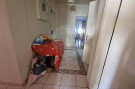 Two-bedroom apartment for rent, located on Rua Vasco da Gama in Cacém, in a quiet residential area well served by shops, services, and public transport. Two-bedroom apartment for rent, located on Rua Vasco da Gama in Cacém, in a quiet residential area well served by shops, services, and public transport.