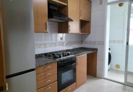 3 bedroom apartment with parking and storage room in Alhos Vedros