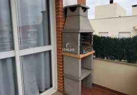 3 bedroom apartment with parking and storage room in Alhos Vedros