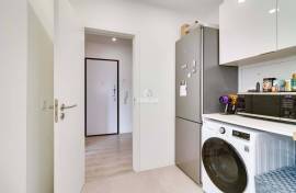 Recently renovated 2 bedroom apartment for sale - close to the center of Barcarena