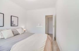 Recently renovated 2 bedroom apartment for sale - close to the center of Barcarena