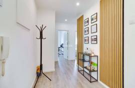 Recently renovated 2 bedroom apartment for sale - close to the center of Barcarena