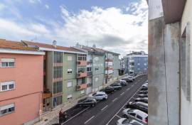 Recently renovated 2 bedroom apartment for sale - close to the center of Barcarena