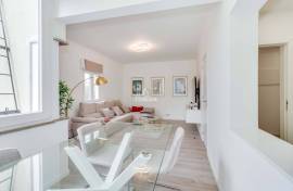 Recently renovated 2 bedroom apartment for sale - close to the center of Barcarena