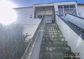 3 bedroom villa with garage