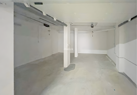 Spectacular 2 Bedroom Apartment within Walking Distance to the Ria Formosa and Waterfront of Cabanas.  Amazing Pool and Garage