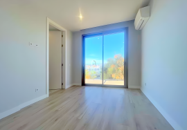 Spectacular 2 Bedroom Apartment within Walking Distance to the Ria Formosa and Waterfront of Cabanas.