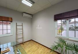 Office 10 minutes away A5 Cascais exit