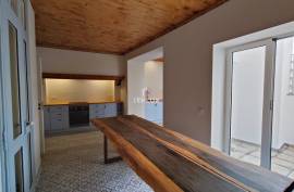 Elegant 4/5 Bedroom  House on the Main Square of São Brás de Alportel, Algarve