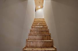 Elegant 4/5 Bedroom  House on the Main Square of São Brás de Alportel, Algarve