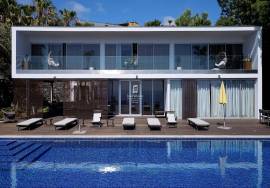 3 Bed Oceanview Villa with Infinity Pool Near Palheiro Nature Estate, Funchal