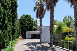 3 Bed Oceanview Villa with Infinity Pool Near Palheiro Nature Estate, Funchal