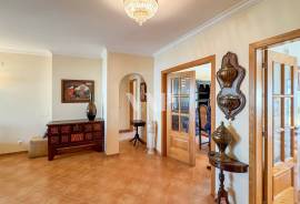 3 Bedroom Apartment with Pool and Garage in Almancil