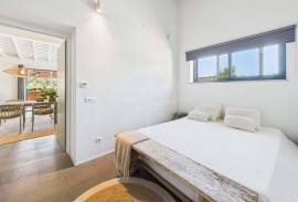 Exclusive and modern countryside Quinta on large plot, minutes from Moncarapacho