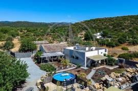 Exclusive and modern countryside Quinta on large plot, minutes from Moncarapacho