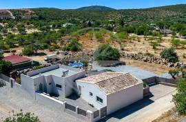 Exclusive and modern countryside Quinta on large plot, minutes from Moncarapacho