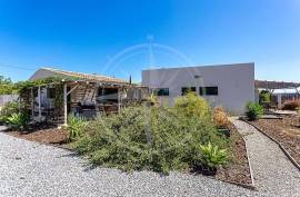 Exclusive and modern countryside Quinta on large plot, minutes from Moncarapacho