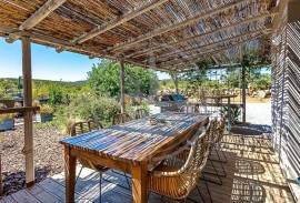 Exclusive and modern countryside Quinta on large plot, minutes from Moncarapacho