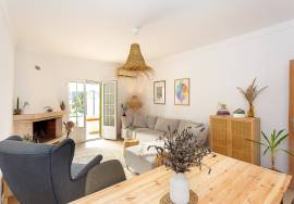 South facing Tavira townhouse with basement, rear patio garden & attic