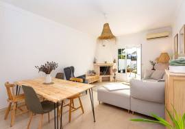 South facing Tavira townhouse with basement, rear patio garden & attic