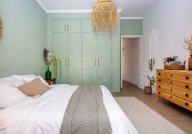 South facing Tavira townhouse with basement, rear patio garden & attic