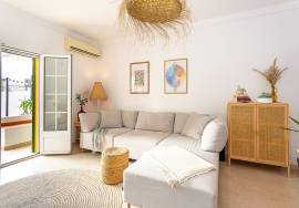 South facing Tavira townhouse with basement, rear patio garden & attic