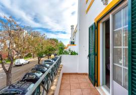 South facing Tavira townhouse with basement, rear patio garden & attic