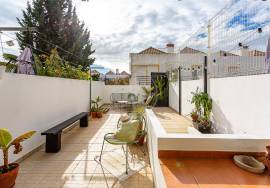 South facing Tavira townhouse with basement, rear patio garden & attic