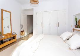 South facing Tavira townhouse with basement, rear patio garden & attic