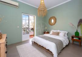 South facing Tavira townhouse with basement, rear patio garden & attic