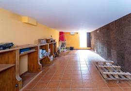 South facing Tavira townhouse with basement, rear patio garden & attic